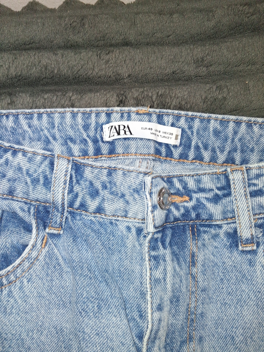 ZARA Light Blue Women's Jeans - Classic High Waist